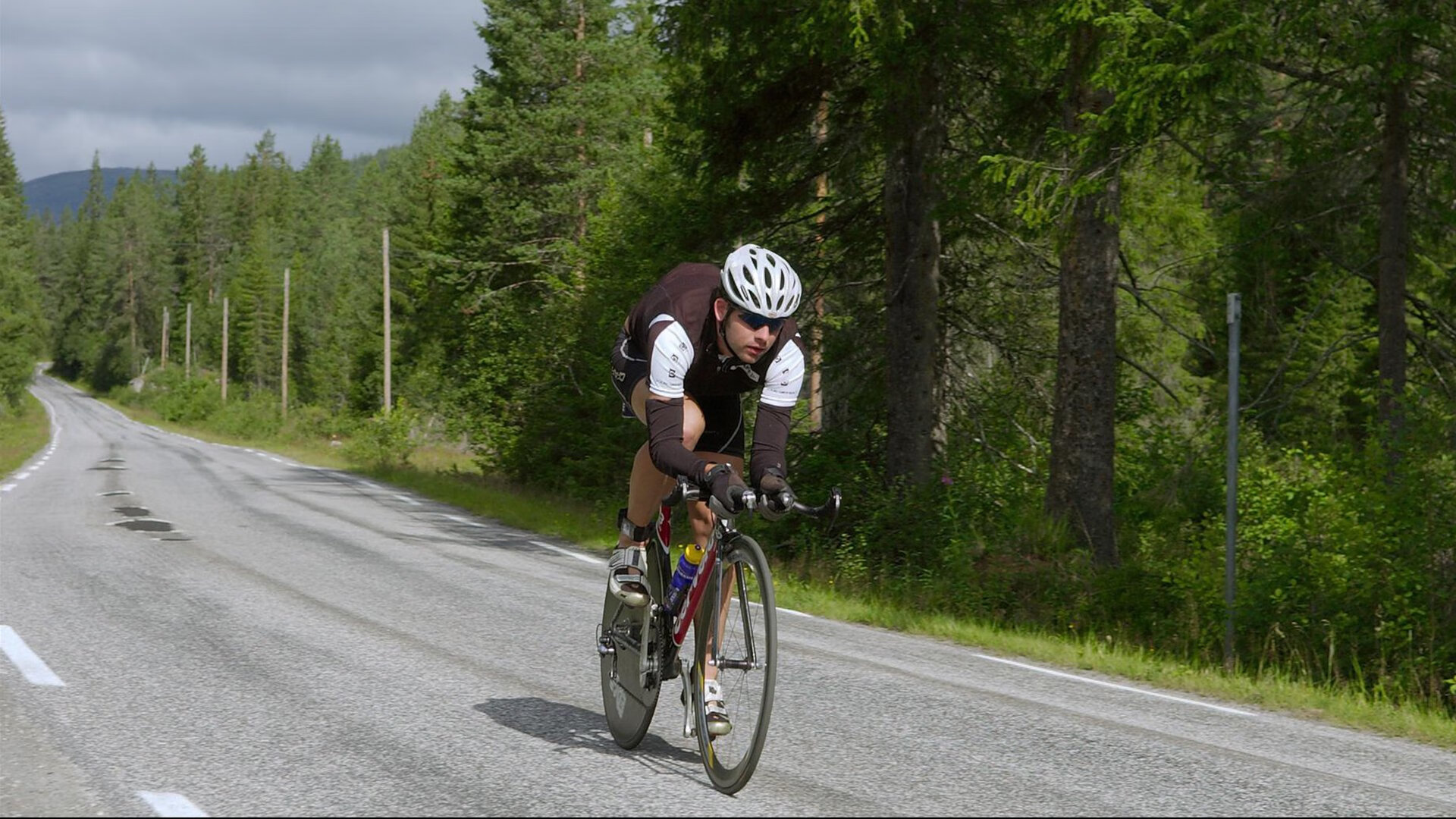 西甲争冠白热化，皇马与巴萨仅差1分，西甲巴萨和皇马比分是多少